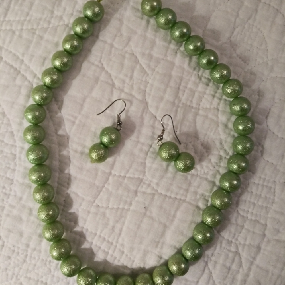 NWOT Iridescent Sparkle Bead Necklace/Earring Set - Never Worn